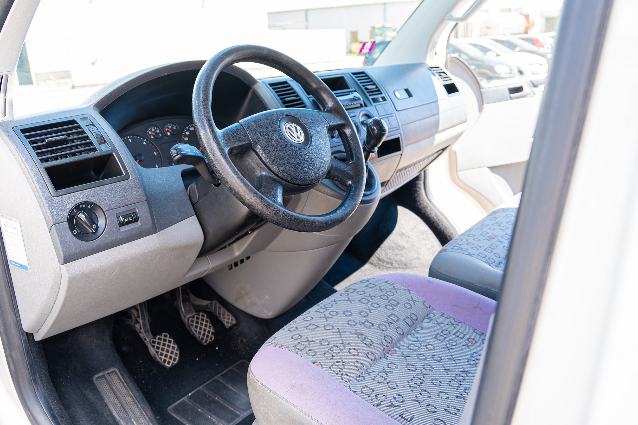 AMZ-autoverhuur_volkswagen-transporter-6pers-7-min